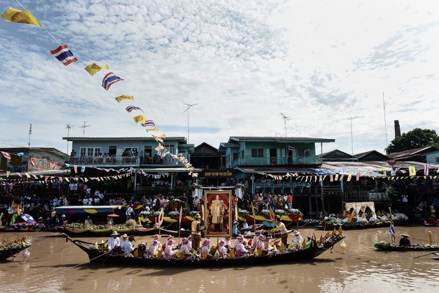 População tailandesa comemora o Dia de Asaha Bucha, festival que relembra e celebra o primeiro sermão dado por Buda aos seus discípulos - 19/07/2016