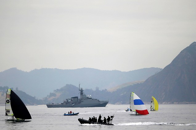 Marinha brasileira realiza treinameto próximo à praia de Botafogo, no Rio de Janeiro - 19/07/2016