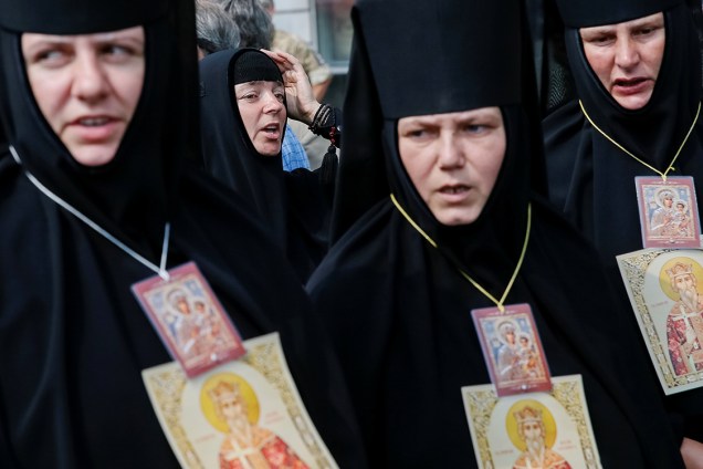 Freiras ortodoxas da Igreja de Moscou participam de uma procissão pedindo por paz através da cristinização da Ucrânia, em Kiev - 27/07/2016