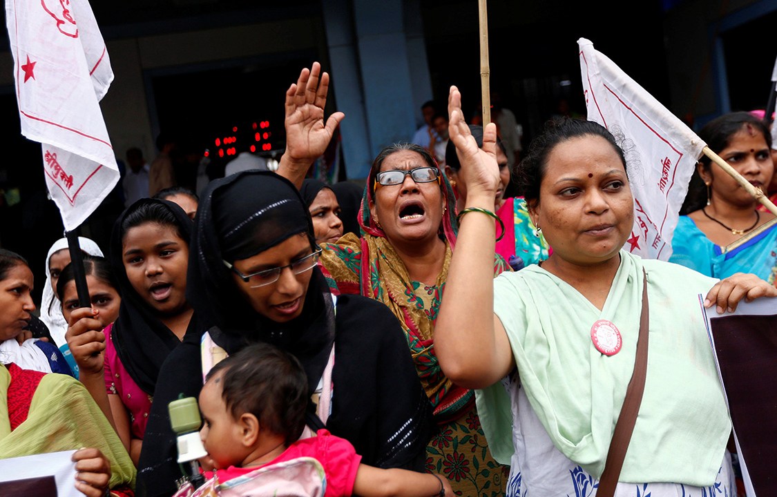 Mulheres protestam contra "ataques" à comunidade Dalit em Mumbai, na Índia