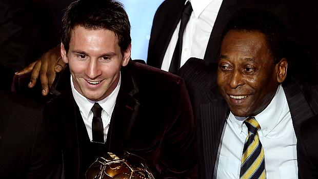 Lionel Messi e o ex-jogador Pelé na cerimônia da FIFA em Zurique, Suíça