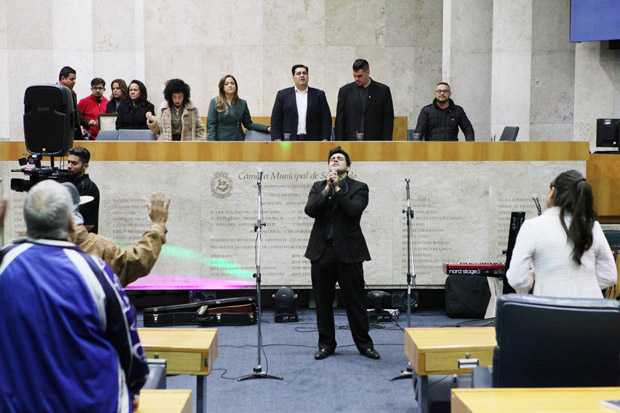 Vereadores prestam homenagem a artistas gospel no Louvorzão Fé São Paulo, em 10 de junho deste ano, no Plenário Primeiro de Maio, por iniciativa do vereador Jean Madeira (PRB)