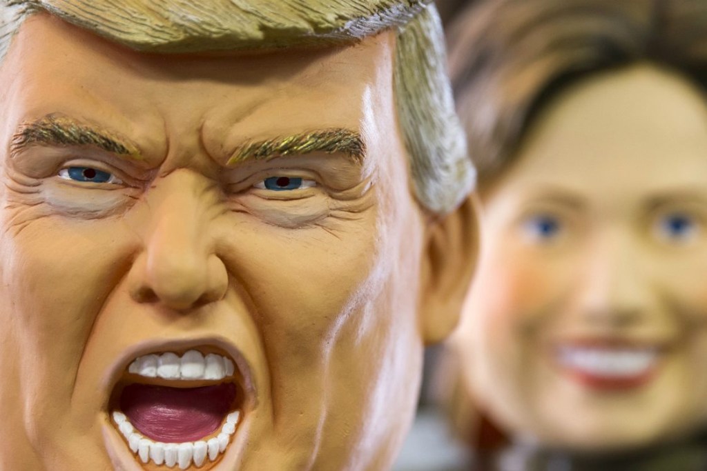 Máscaras de Donald Trump e Hillary Clinton expostas em loja de fantasias nos Estados Unidos