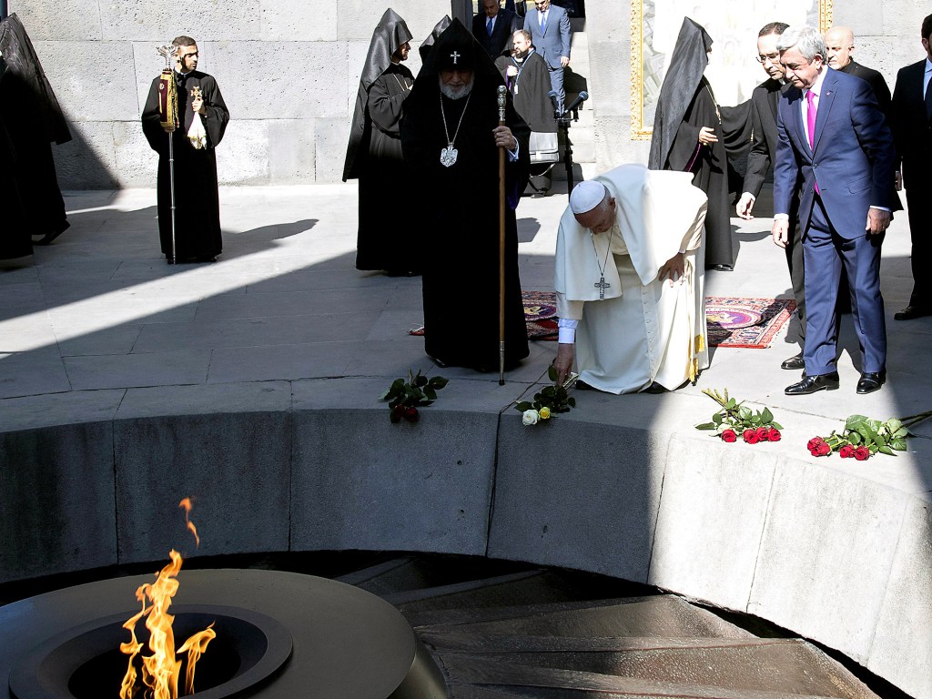 Papa Francisco homenageia as pessoas mortas pelo Império Otomano durante a Primeira Guerra Mundial, na Armênia