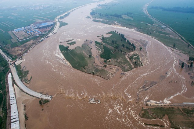 Vista aérea da região de Xingtai, na China, que foi completamente inundada após fortes chuvas - 21/07/2016