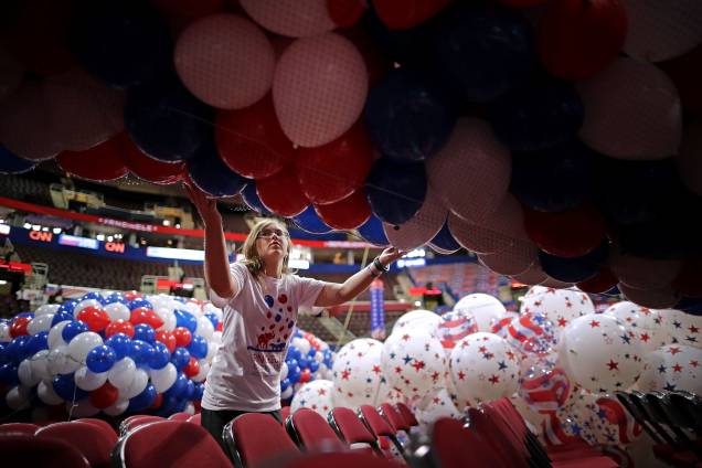 Voluntária ajuda nos preparativos para a Convenção Nacional Republicana na Quicken Loans Arena em Cleveland, Ohio - 15/07/2016