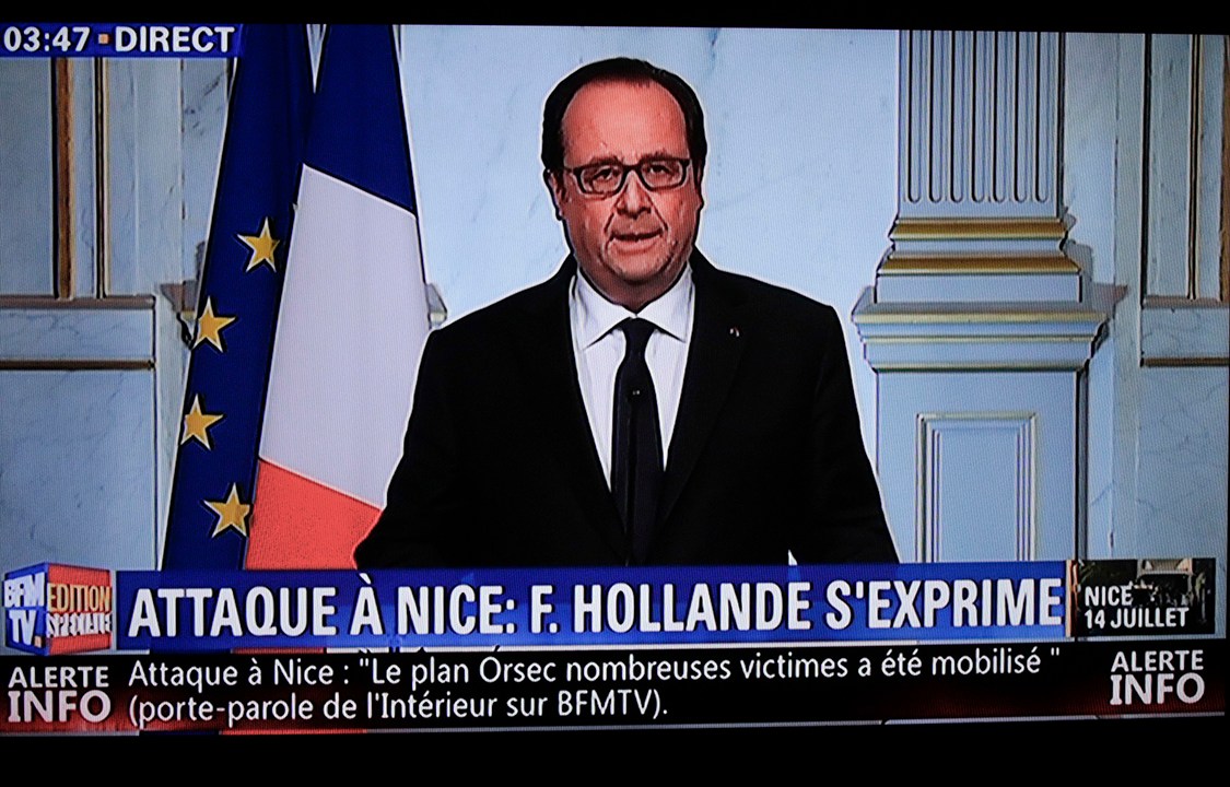 O presidente da França, François Hollande, faz um pronunciamento sobre o ataque em Nice