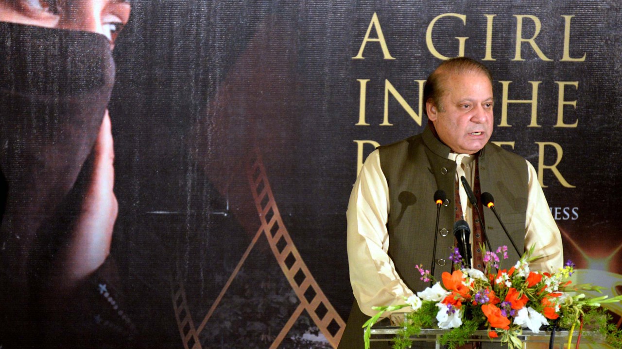 O Primeiro Ministro do Paquistão, Nawaz Sharif, discursa contra o assassinato em nome da honra, durante uma exibição do filme 'A Girl in the River', em Islamabad