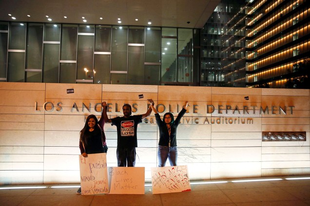 Ativistas apoiam o movimento 'Black Lives Matter', em Los Angeles