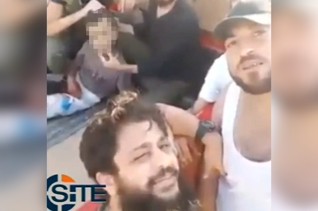 Rebeldes sírios fazem vídeo ao capturar um menino de 12 anos, antes de decapita-lo