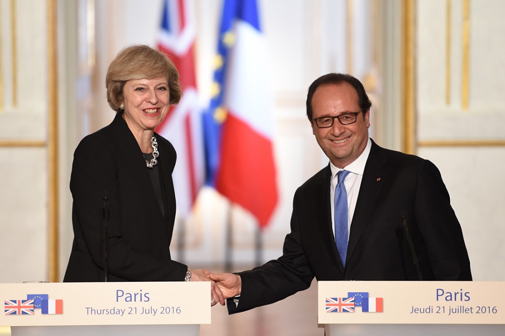 François Hollande e Theresa May se encontram em Paris