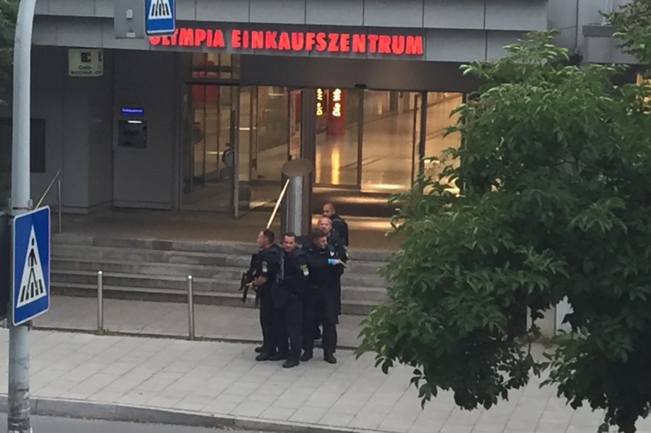 Operação policial é realizada no centro comercial Olympia-Einkaufszentrum, em Munique após relatos de um tiroteio