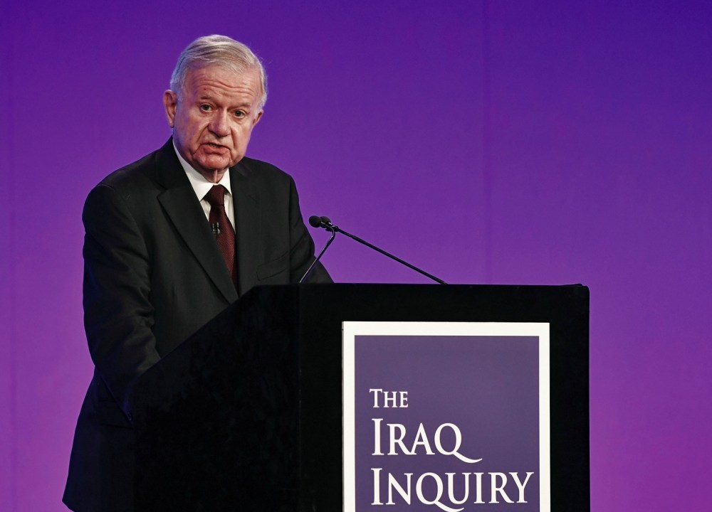 John Chilcot apresenta o Inquérito Iraque, em Londres, sobre o papel do Reino Unido na Guerra do Iraque