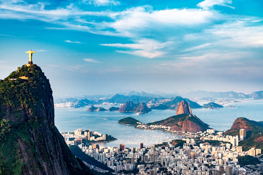 A cidade do Rio de Janeiro (RJ), foi reconhecida como Patrimônio Mundial da Humanidade pela UNESCO, em 2012, com as suas mais belas vistas, tais como o Morro do Corcovado, a estátua de Cristo Redentor, e suas áreas urbanas. A cidade sediará os Jogos Olímpicos em agosto deste ano