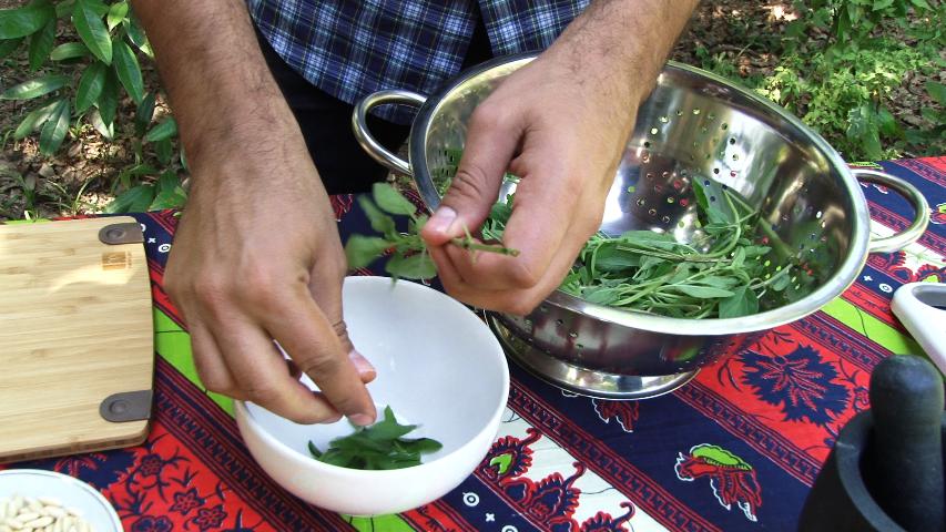 Aprenda a fazer o verdadeiro pesto genovês
