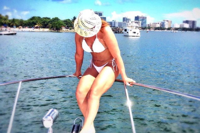 Zilu em passeio de barco em Miami