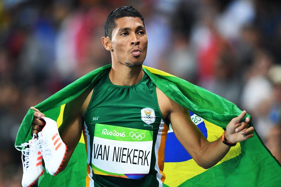 O sul-africano Wayde van Niekerk estabeleceu o novo recorde mundial na prova dos 400m com o tempo de 43s03