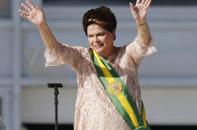 Em 2015, Dilma Rousseff toma posse para seu segundo mandato e volta a usar a faixa presidencial antiga