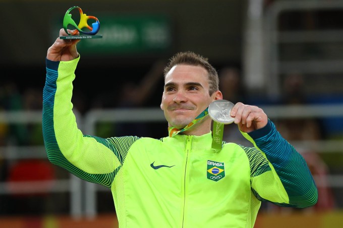 O ginasta brasileiro Arthur Zanetti conquista medalha de prata nas argolas