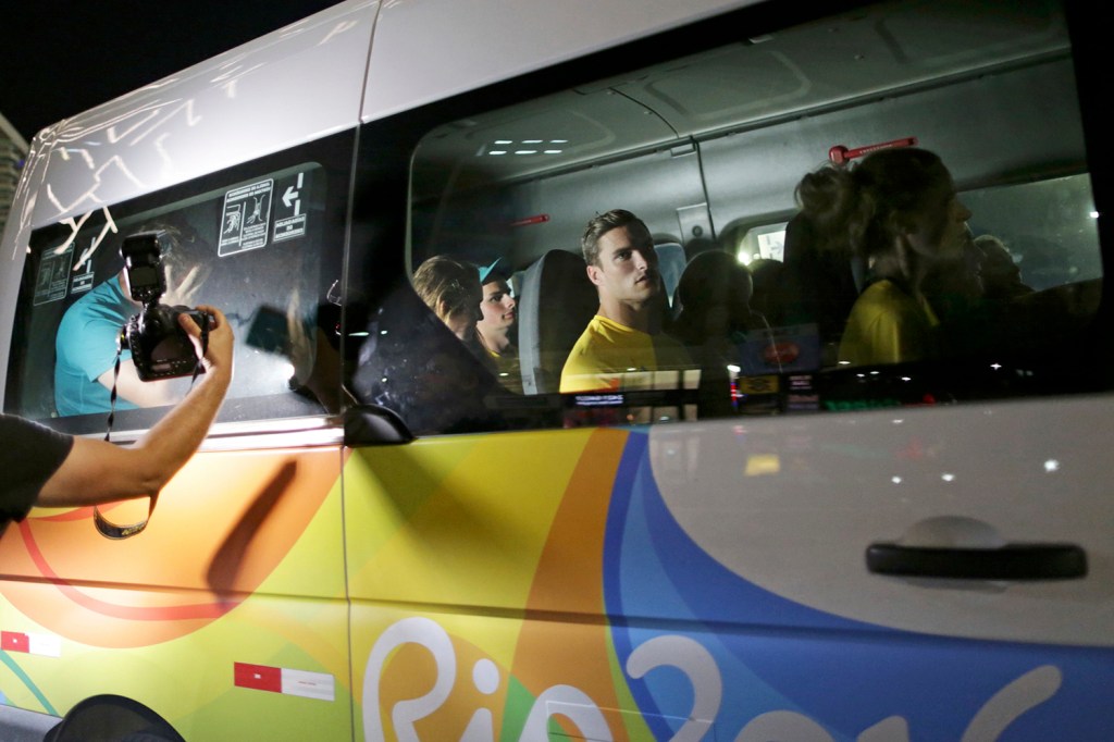 Atletas australianos são interrogados pela polícia brasileira após falsificarem credenciais nos Jogos Olímpicos