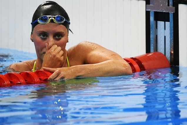 Nadadoras aguardam resultados após prova no Estádio Olímpico Aquático no Rio de Janeiro