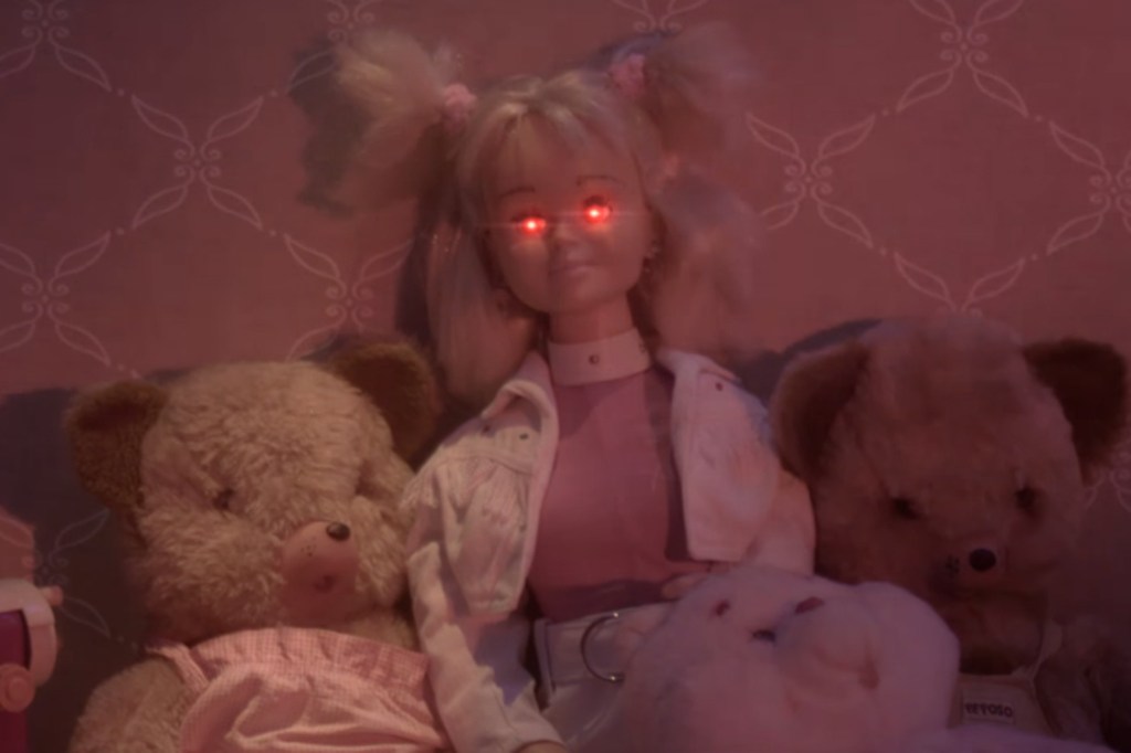 Boneca da Xuxa em comercial de 'Stranger Things'