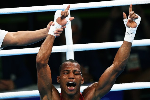 Robson Conceição comemora a medalha de ouro no boxe