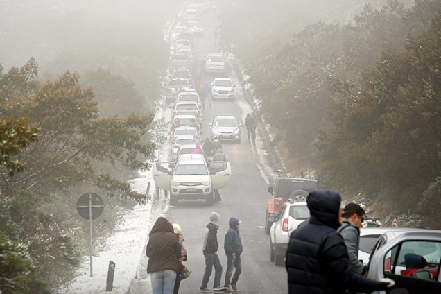 Baixas temperaturas provocam neve em São Joaquim, na Serra Catarinense