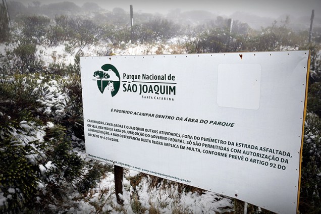 Baixas temperaturas provocam neve em São Joaquim, na Serra Catarinense