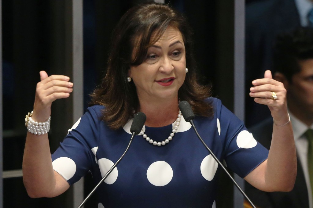 Kátia Abreu durante julgamento da presidente afastada Dilma Rousseff no Senado Federal