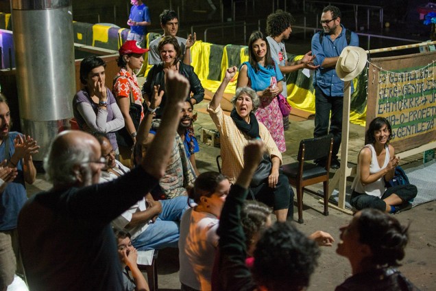 Integrantes do movimento Ocupa MinC postam imagens nas redes sociais da ocupação do Canecão, no Rio de Janeiro