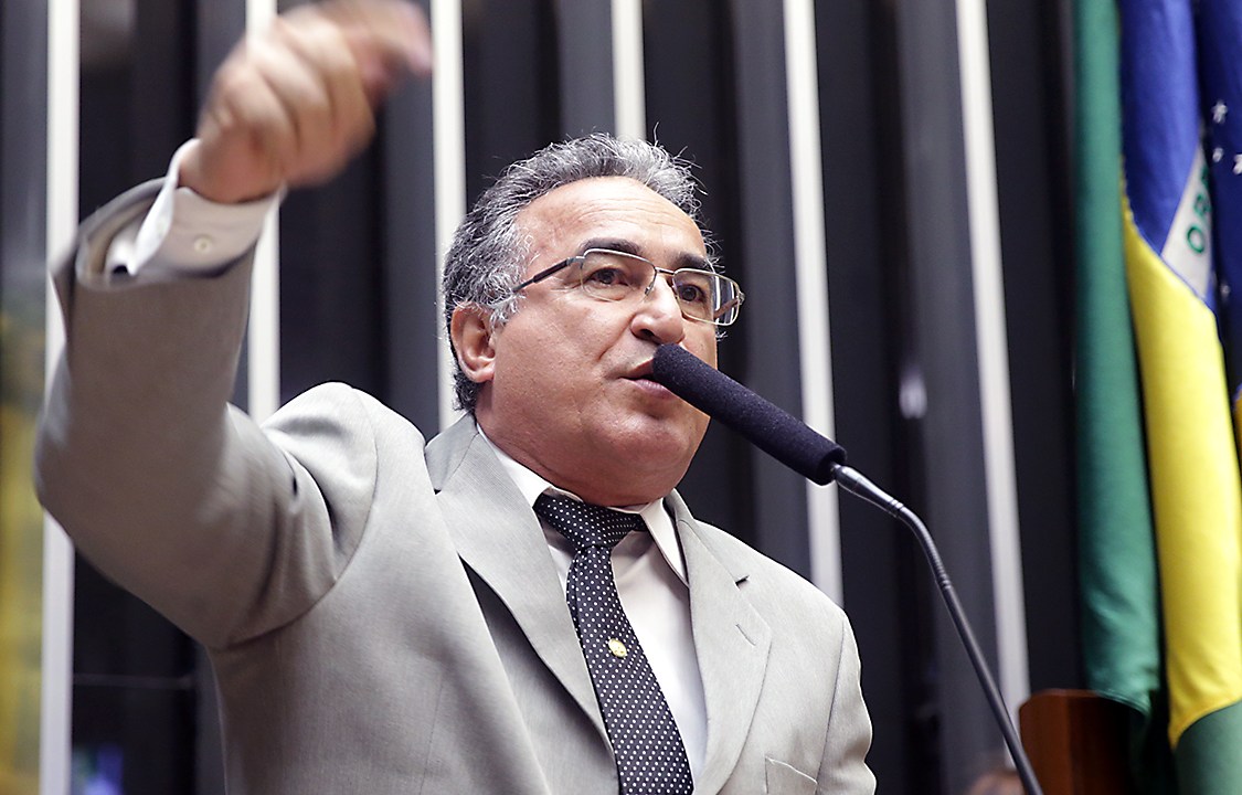 O deputado Edmilson Rodrigues (PSOL-PA) durante sessão ordinária na Câmara, em Brasília