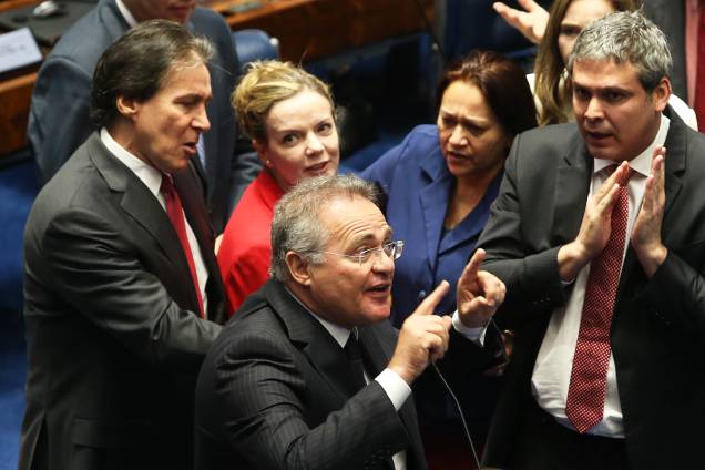 O presidente do Senado Federal, Renan Calheiros, interrompe a sessão de julgamento de Dilma Rousseff após confusão - 26/08/2016