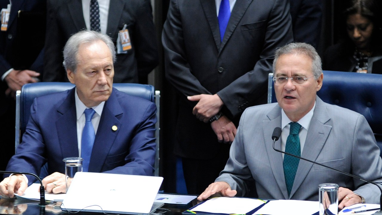 O presidente do STF (Supremo Tribunal Federal), e o presidente do Senado Federal, Renan Calheiros, durante sessão no plenário do Senado, que vota o relatório final da comissão do impeachment - 09/08/2016