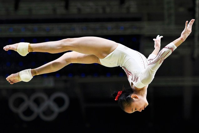 A ginasta chinesa Wang Yan, de apenas 16 anos, treina saltos, às vésperas dos Jogos Olímpicos Rio-2016 - 04/08/2016