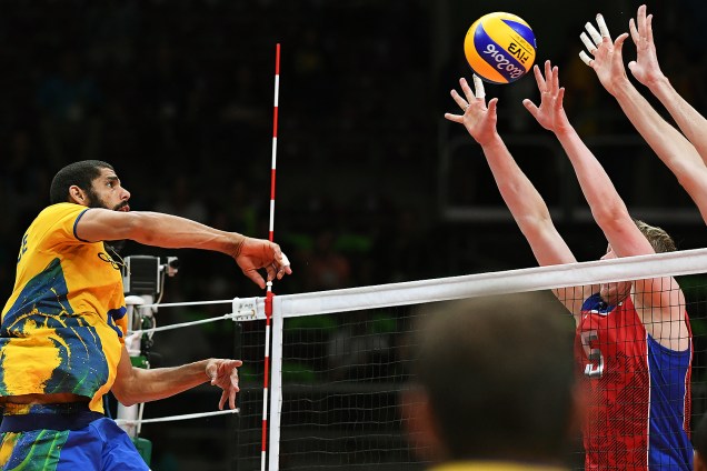 Semifinal do vôlei masculino entre Brasil e Rússia