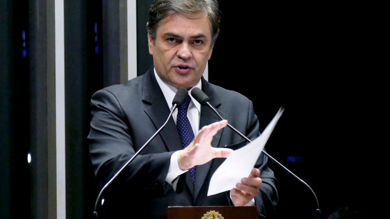 Em discurso, senador Cássio Cunha Lima (PSDB-PB)