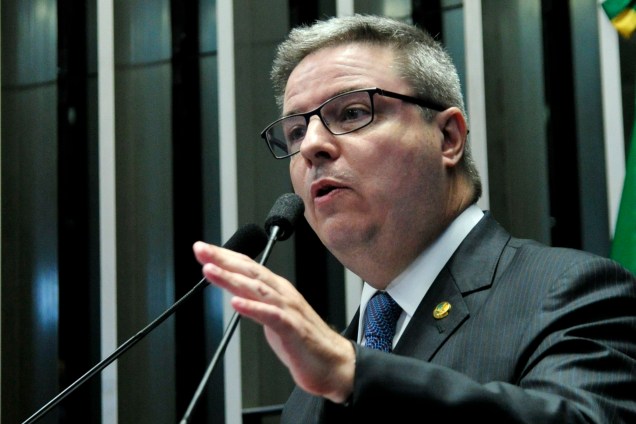 Em discurso, senador Antonio Anastasia (PSDB-MG) durante sessão de julgamento do processo de impeachment da presidente afastada Dilma Rousseff