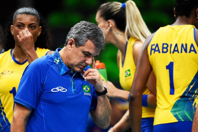 O técnico da seleção feminina de vôlei, José Roberto Guimarães, após jogo contra o Japão