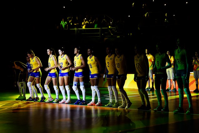 Jogadoras da seleção feminina de vôlei do Brasil durante o jogo contra Japão, nos Jogos Olímpicos Rio 2016