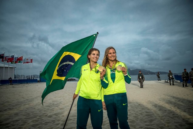 As velejadoras brasileiras Martine Grael e Kahena Kunze conquistam a medalha de ouro na vela, classe 49er FX, na Marina da Glória - 18/08/2016