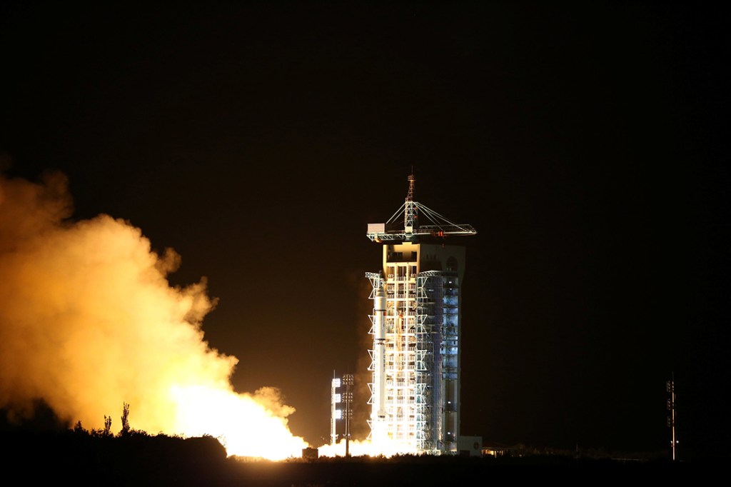 Lançamento do primeiro satélite quântico, na província de Gansu, na China