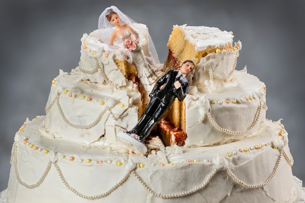 Bolo de casamento destruído