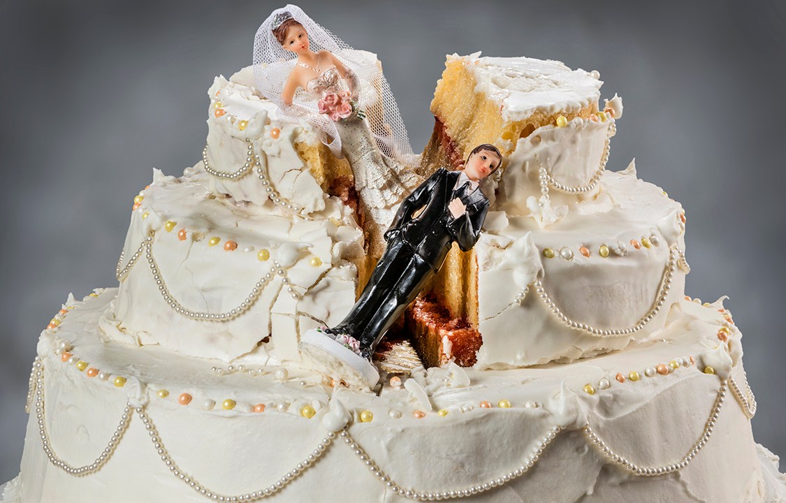 Bolo de casamento destruído