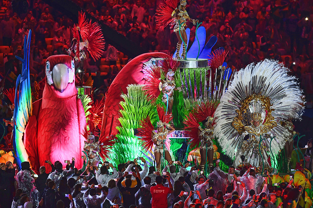 Cerimônia de encerramento chega ao fim ao som de 'Cidade Maravilhosa' e muito samba na passarela do Maracanã