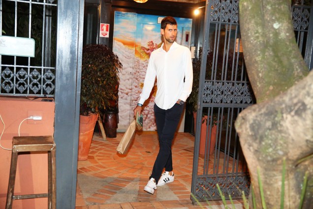 O tenista sérvio Novak Djokovic janta em restaurante de Santa Tereza, na Zona Sul do Rio de Janeiro (RJ) - 09/08/2016