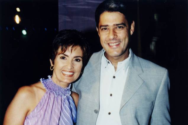Fátima Bernardes e William Bonner na estreia da peça 'Alta Sociedade', em 2001