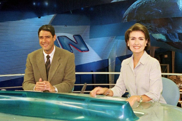 Fátima Bernardes e William Bonner no novo cenário do Jornal Nacional, em 2000