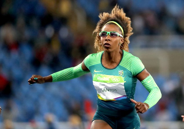 A atleta Rosângela Santos chega em segundo lugar nas eliminatórias e avança para a semifinal dos 100 metros rasos, nas Olimpíadas Rio 2016