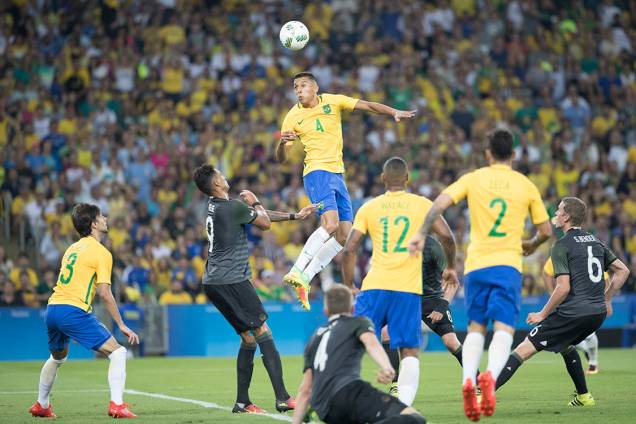 Lance na partida entre Brasil e Alemanha, pela final do futebol masculino nos Jogos Olímpicos Rio 2016